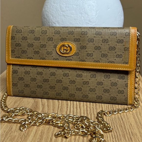 Gucci Handbags - ❣️EUC GUCCI MICRO “GG” WALLET❣️